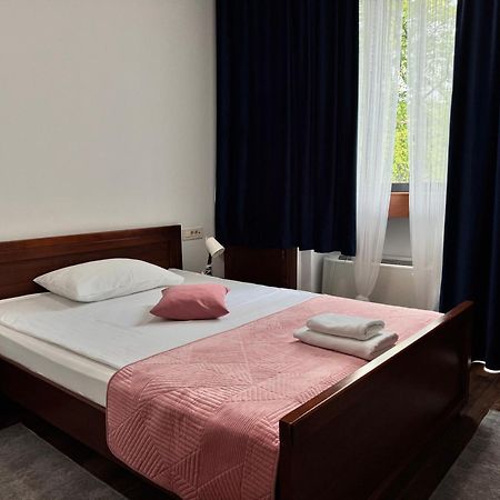 Hotel Paviljon Bihac Bagian luar foto