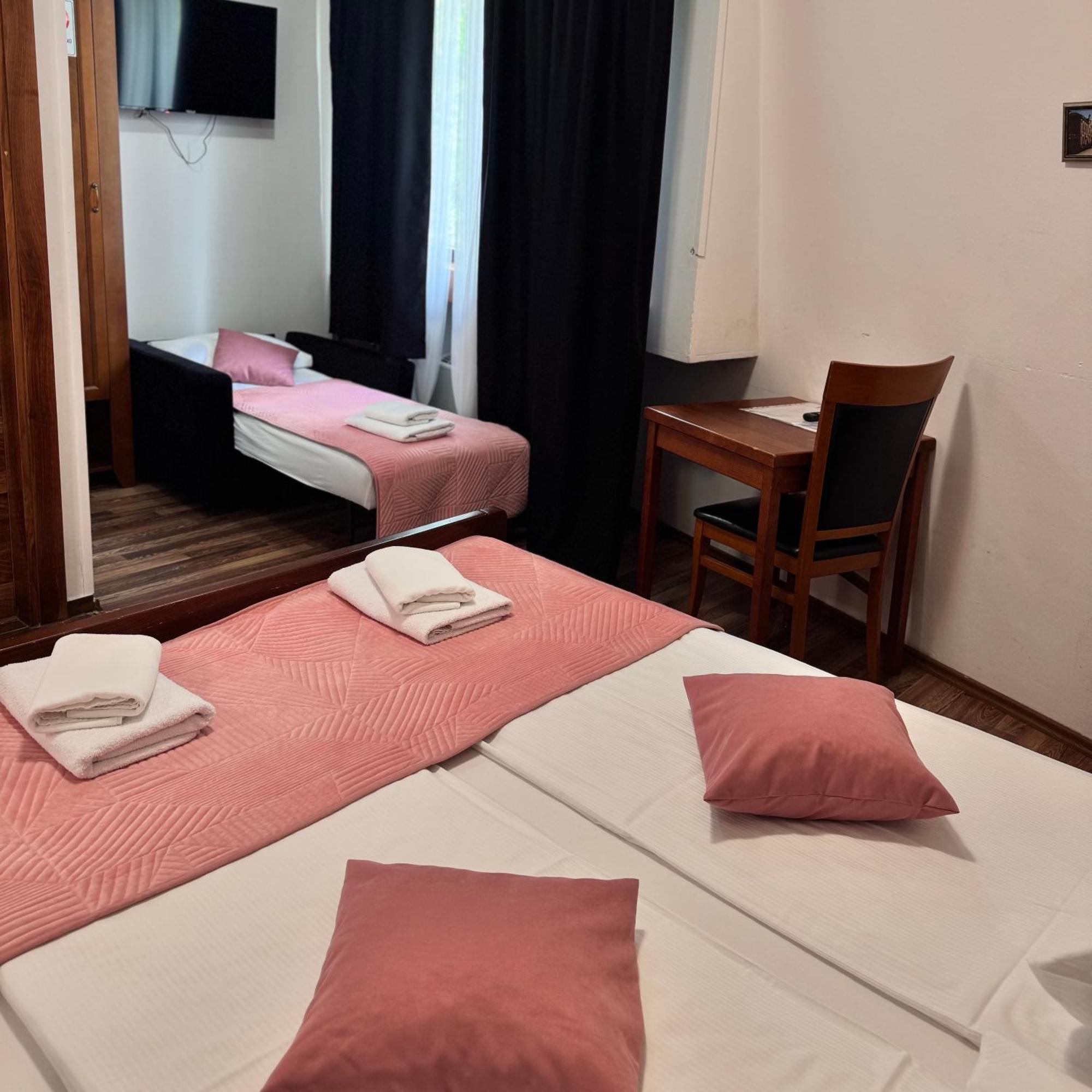 Hotel Paviljon Bihac Bagian luar foto
