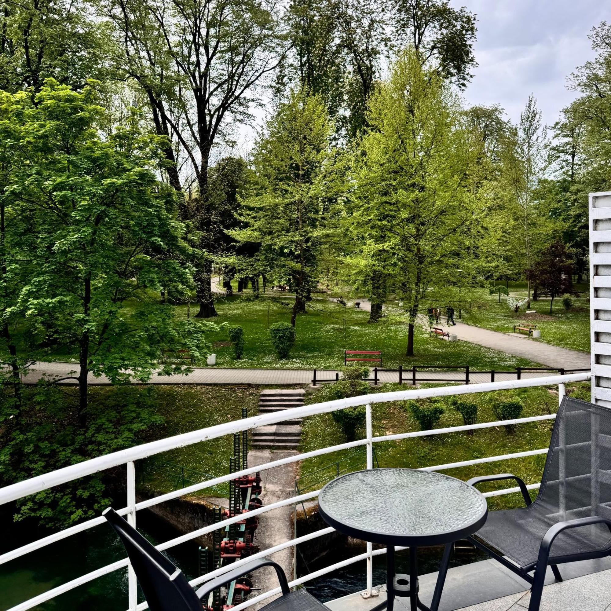 Hotel Paviljon Bihac Bagian luar foto