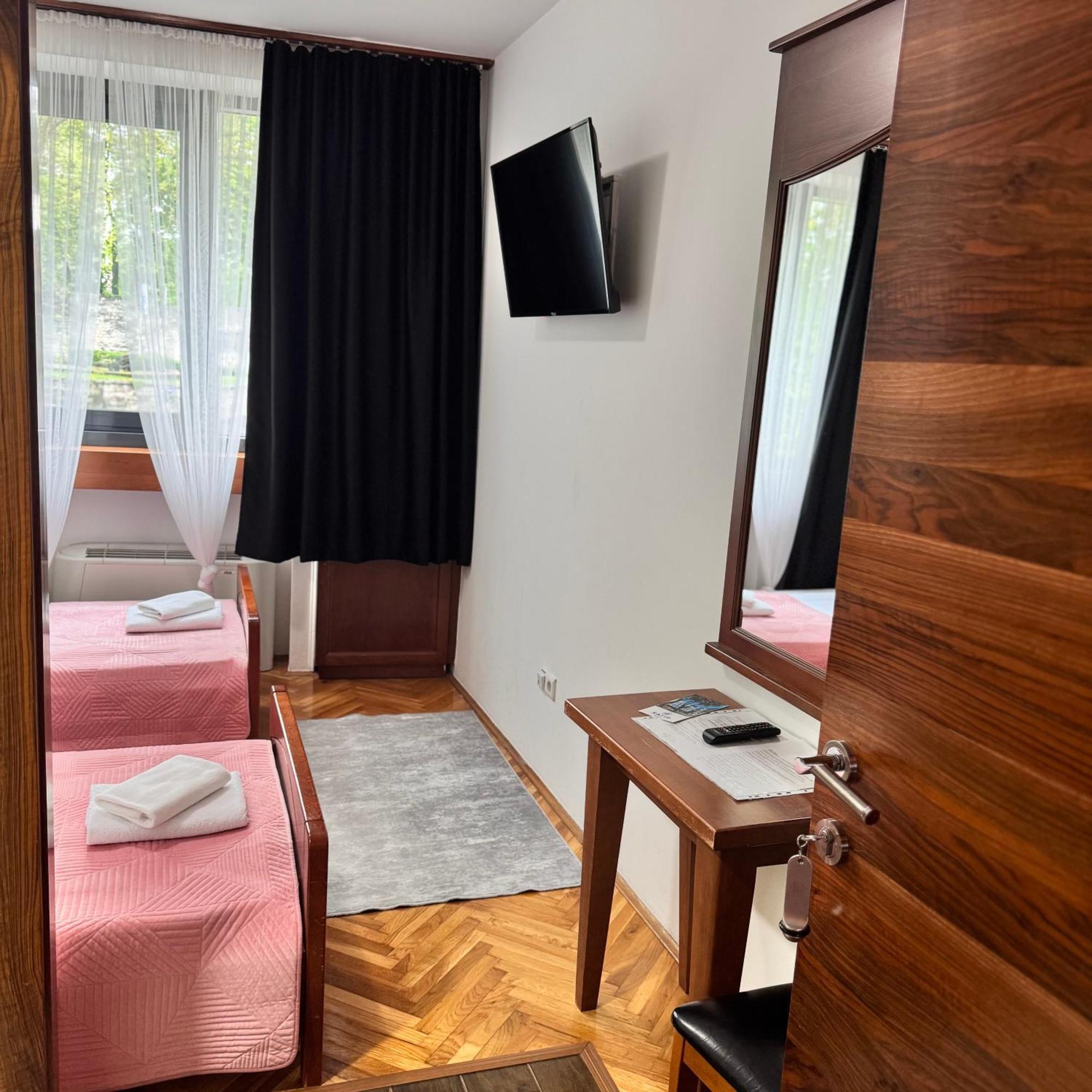 Hotel Paviljon Bihac Bagian luar foto